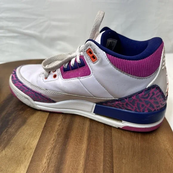 Air Jordan 3 Retro Size 5 Y 441140-500 Barely Grape/Fire Pink - Picture 11 of 16